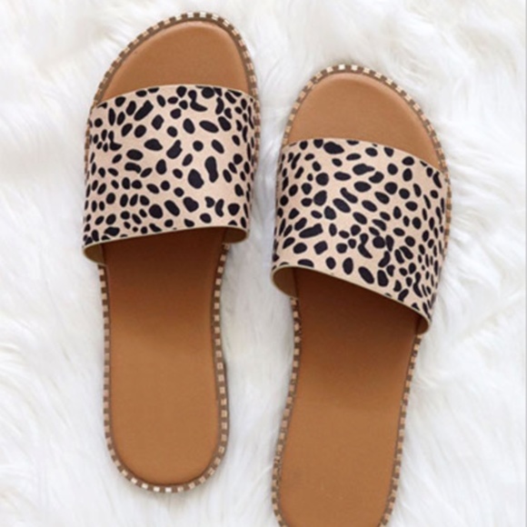 Cheetah Leopard Print Slide Sandal - Picture 2 of 3